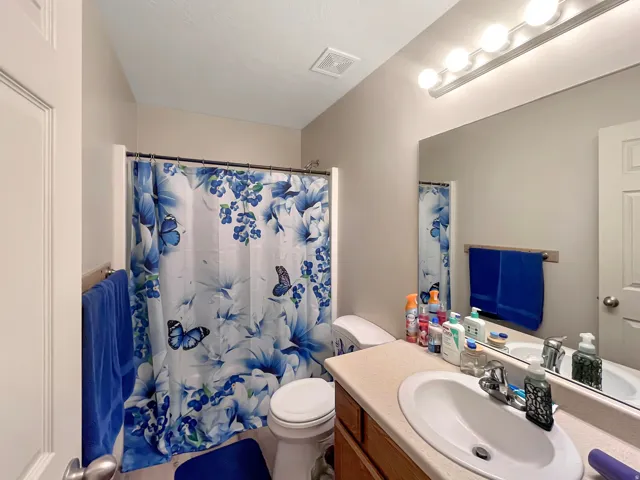 Upstairs full bathroom conveniently located next to both bedrooms