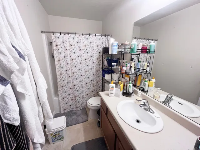 Upstairs full bathroom