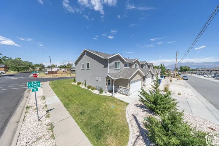END UNIT.  Manicured lawn.