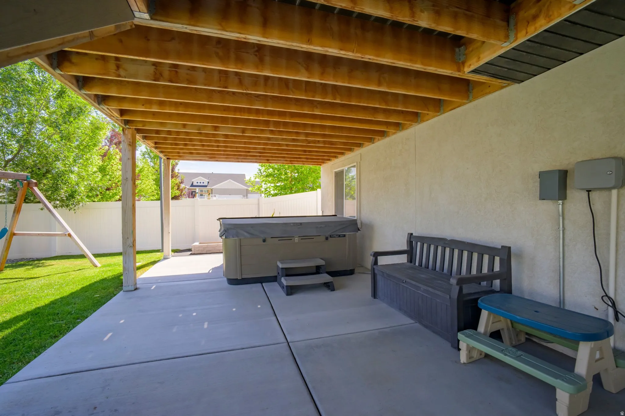 Covered patio with concrete flooring