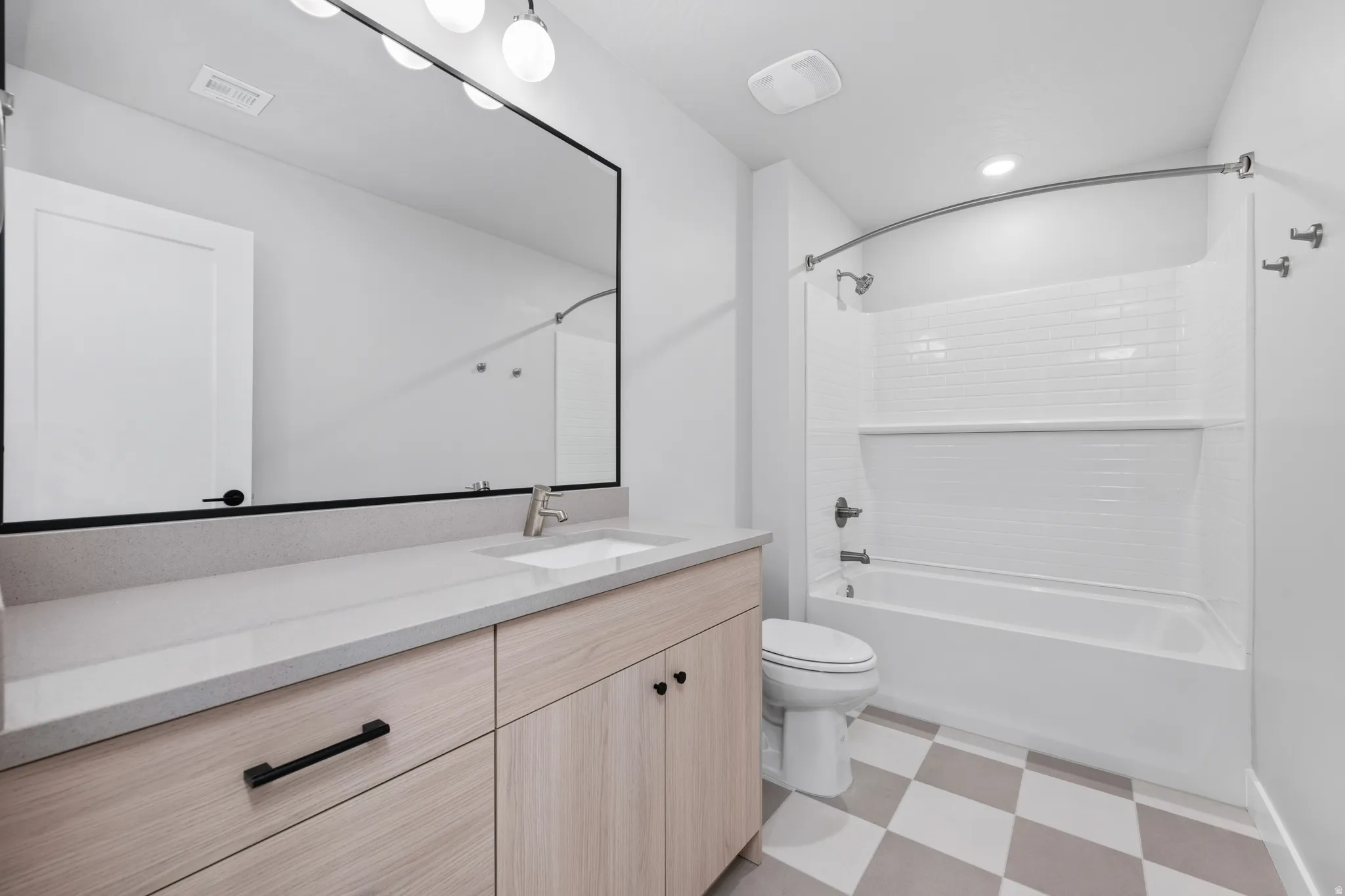 *Photo of similar unit*