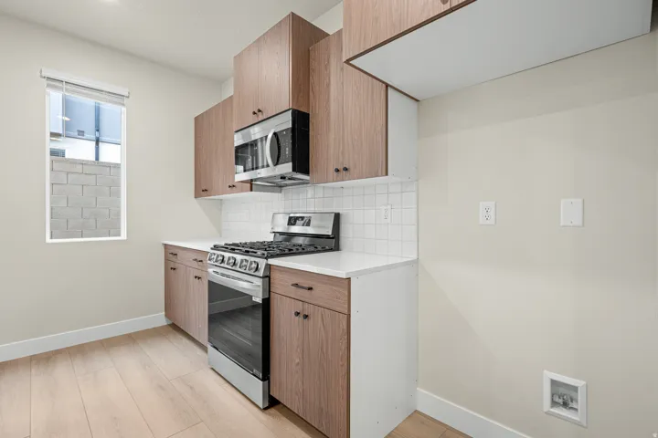 *Photo of similar unit*