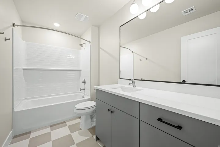 *Photo of similar unit*