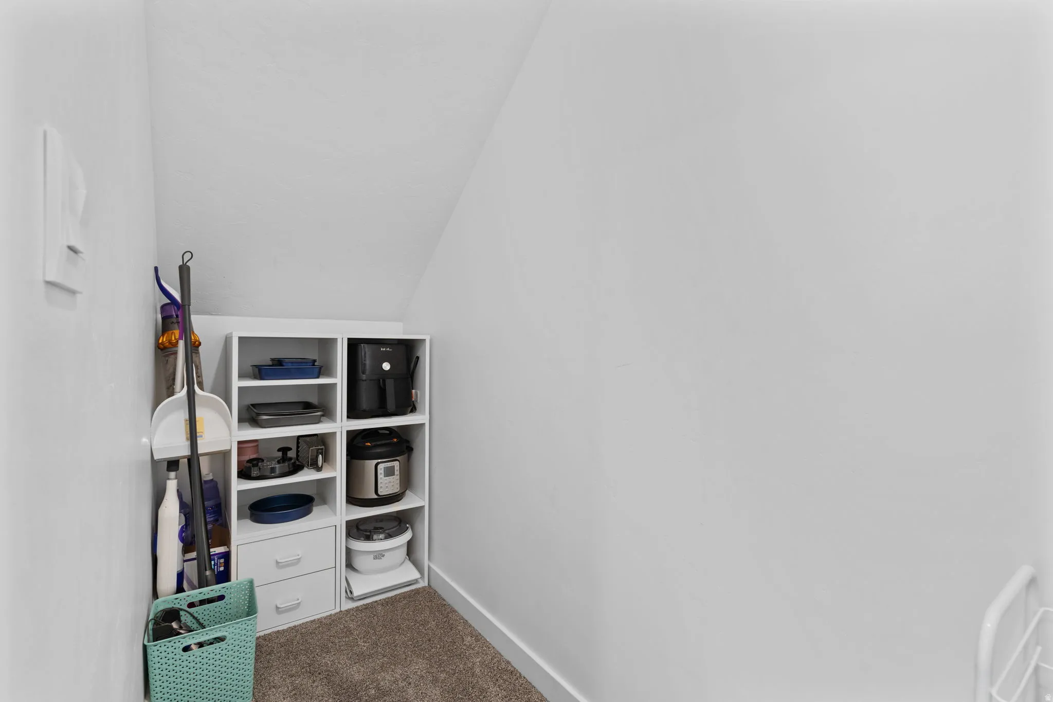 Large walkin pantry.