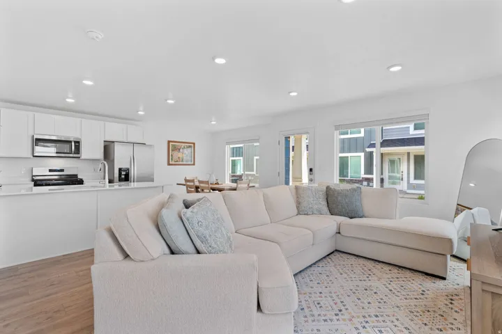 Gorgeous warm solid surface flooring. Large windows! Can lights. Beautiful white walls. Bright! Open Concept!