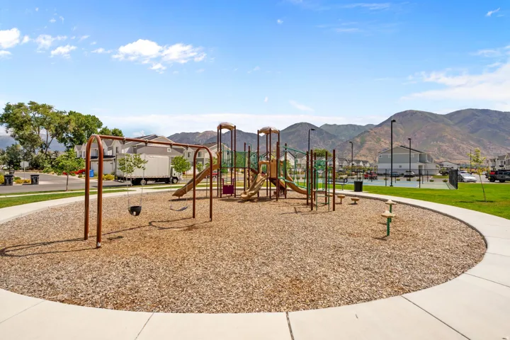 Community/complex playground.