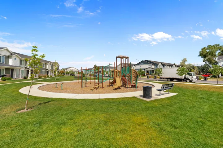 Community/complex playground.