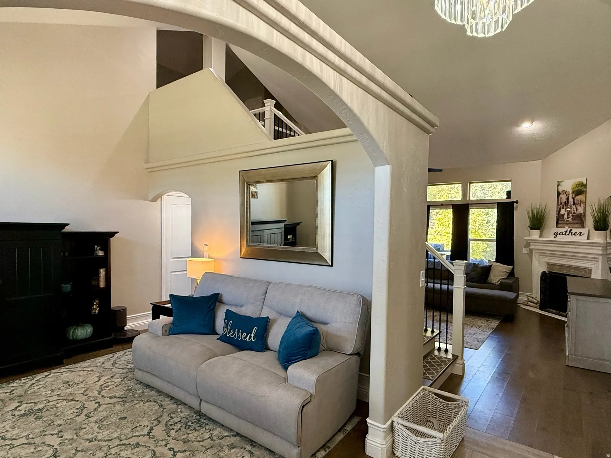 Arched architectural entryway featuring a decorative trim detail