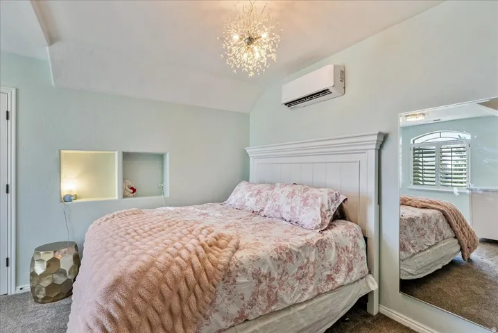 Recessed wall niches with integrated lighting