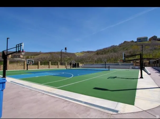 HOA Basketball & Tennis Courts