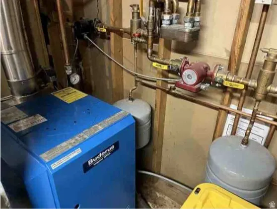 Buderus heating system with associated copper piping, expansion tanks, and circulation pumps