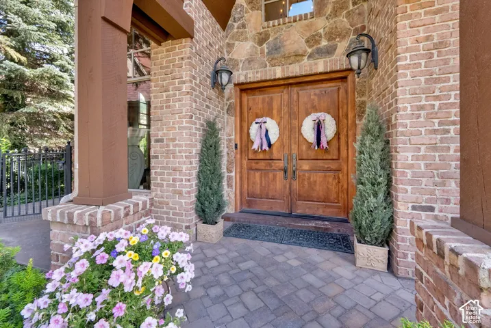 5083 S Clarenden Pl, Holladay, Utah 84117