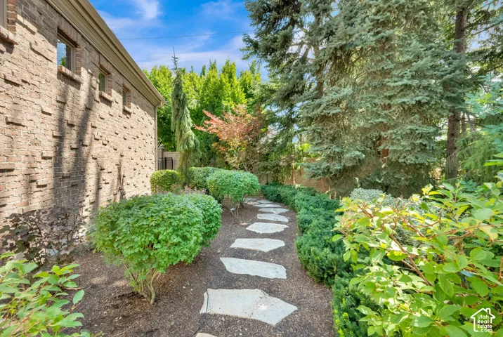 5083 S Clarenden Pl, Holladay, Utah 84117