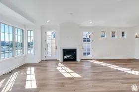Loads of natural light through the paned windows
