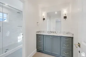 Master bath with dual sinks