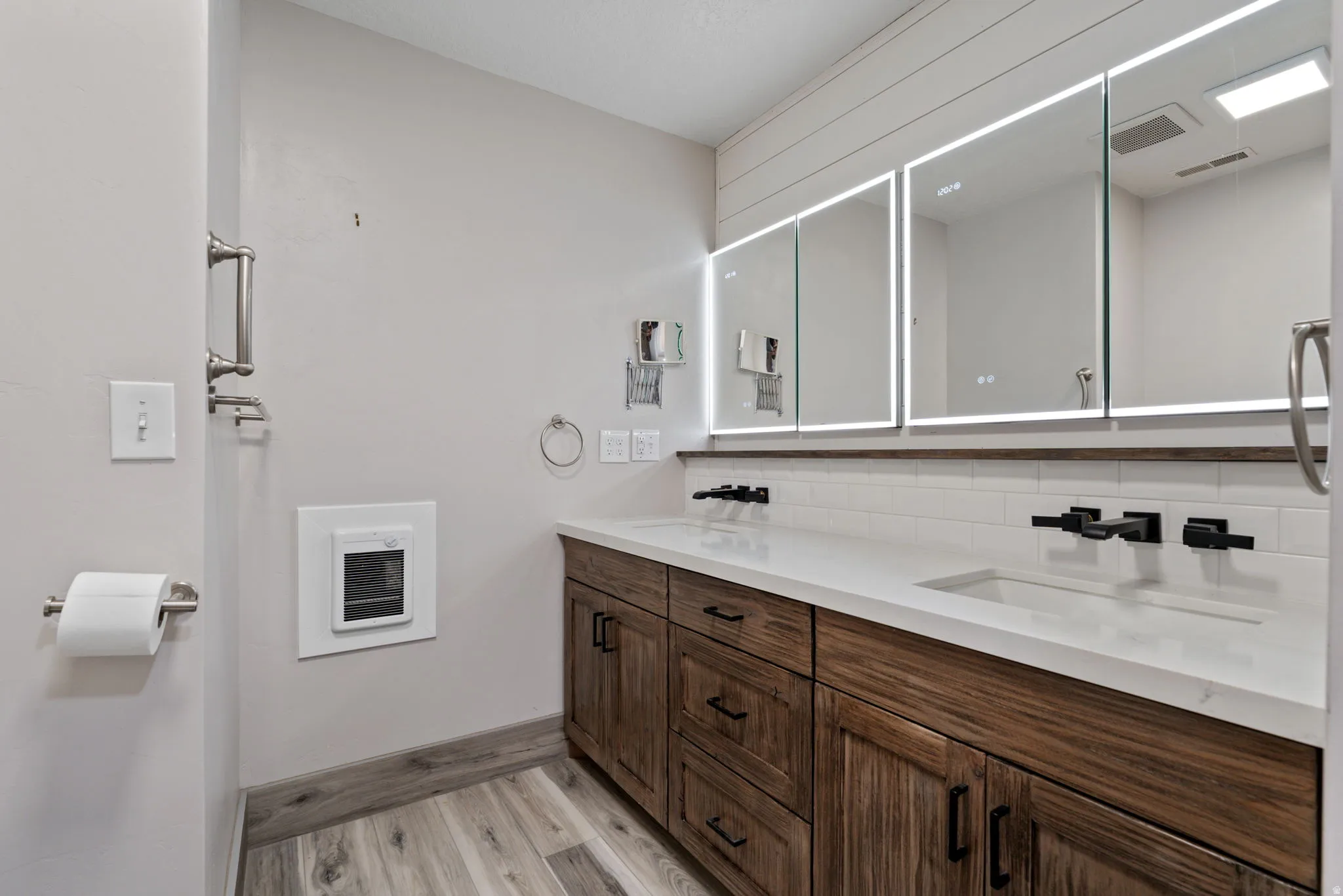 primary bedroom, bath, walk-in closet