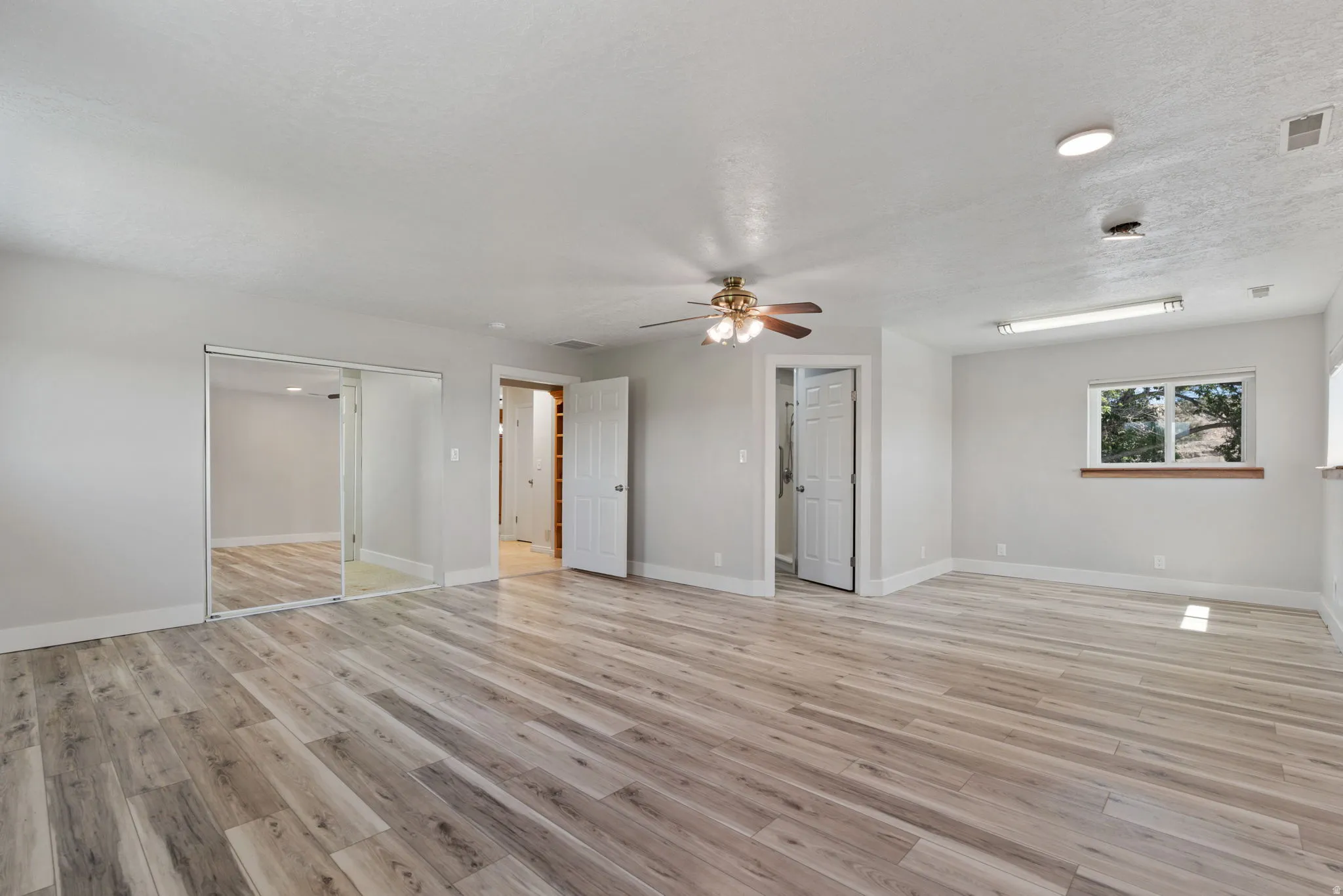 primary bedroom, bath, walk-in closet