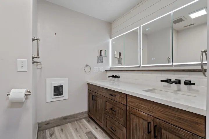 primary bedroom, bath, walk-in closet