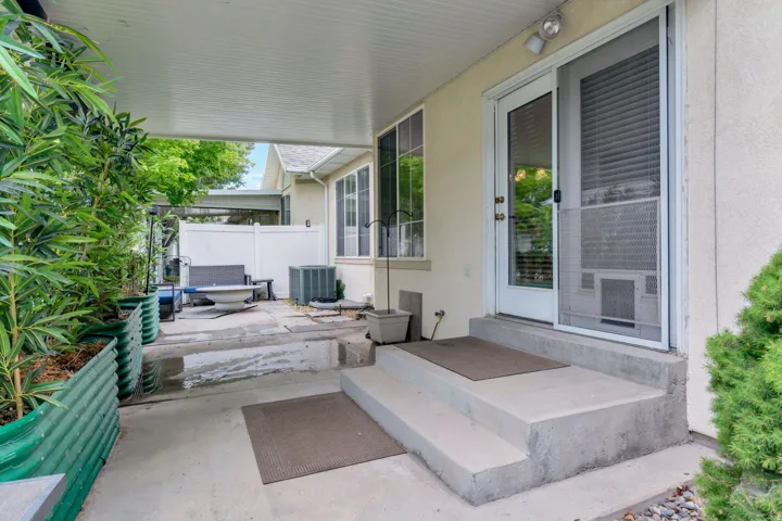 Covered patio with concrete flooring
