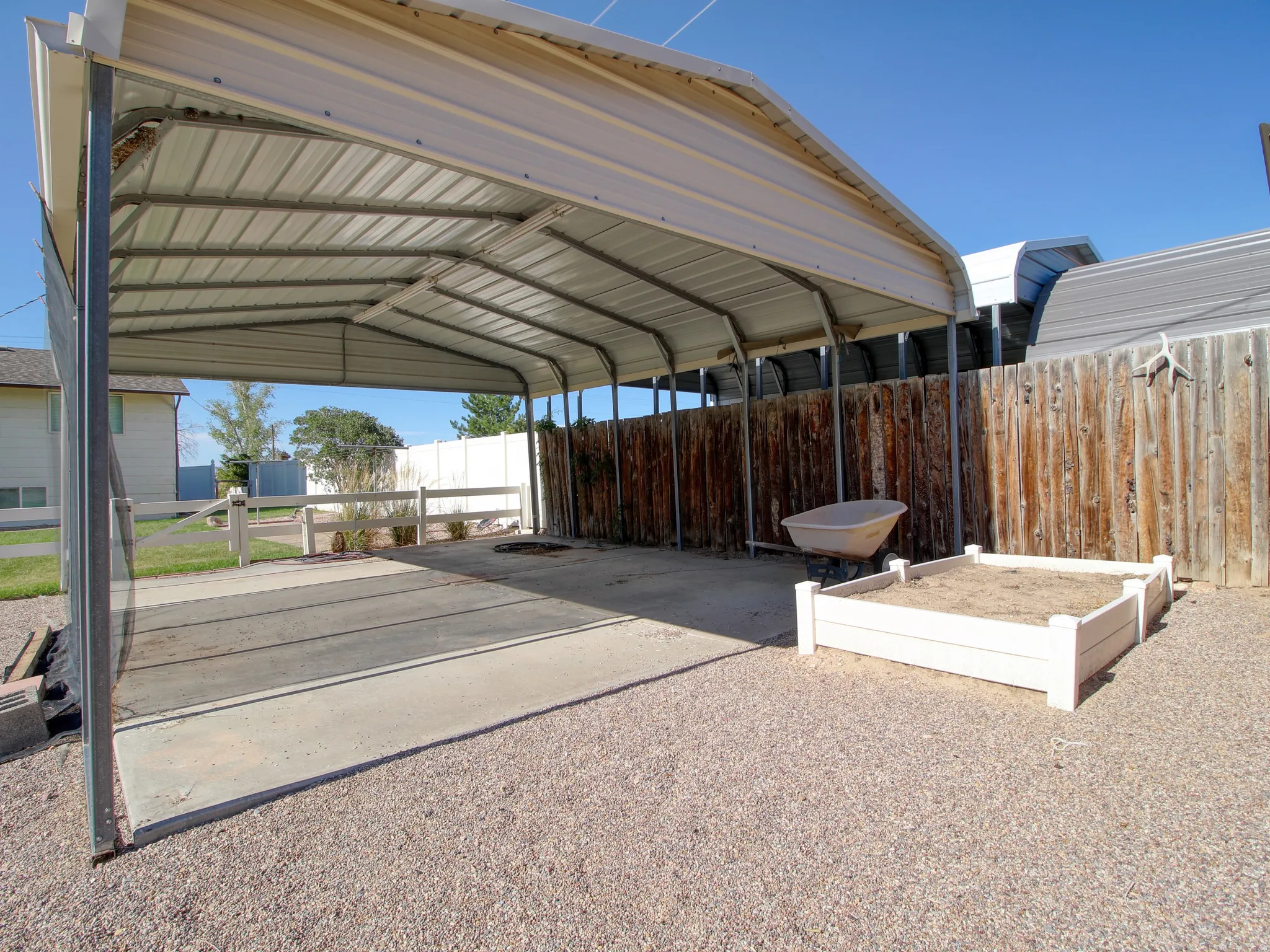 Covered Patio/Parking