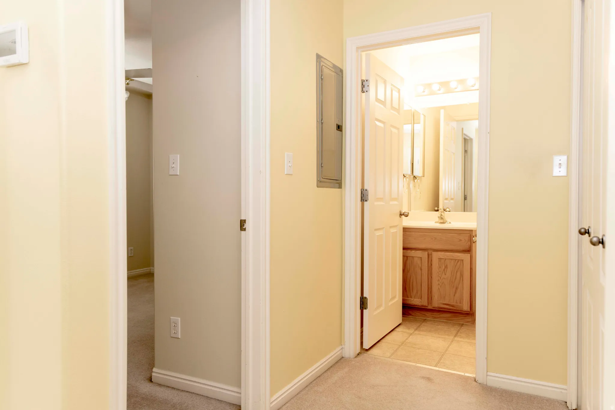 2nd floor bathroom off hallway