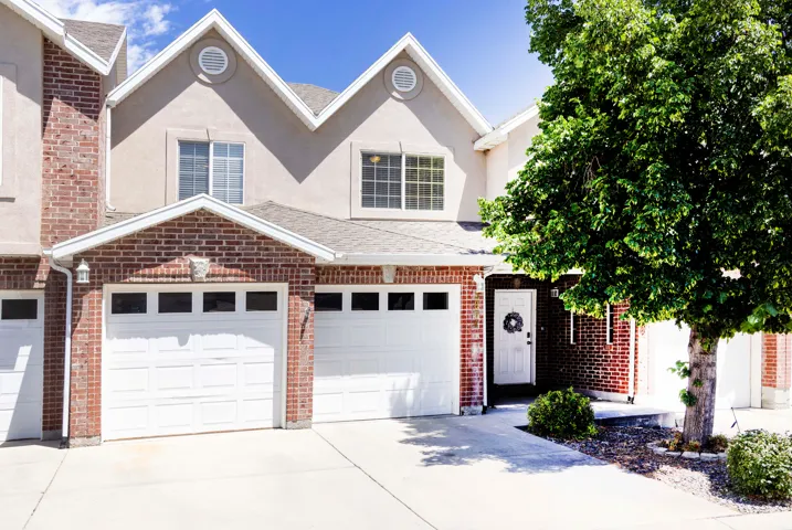 3 Bed 2.5 bath 2 cae garage Townhome.