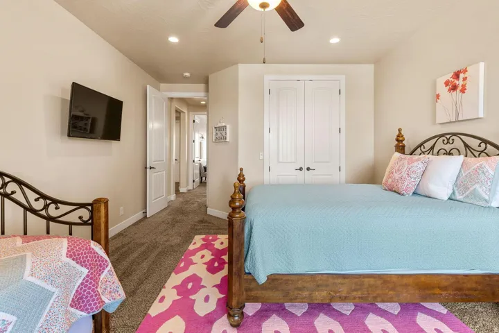 Neutral wall tones with recessed lighting and a ceiling fan