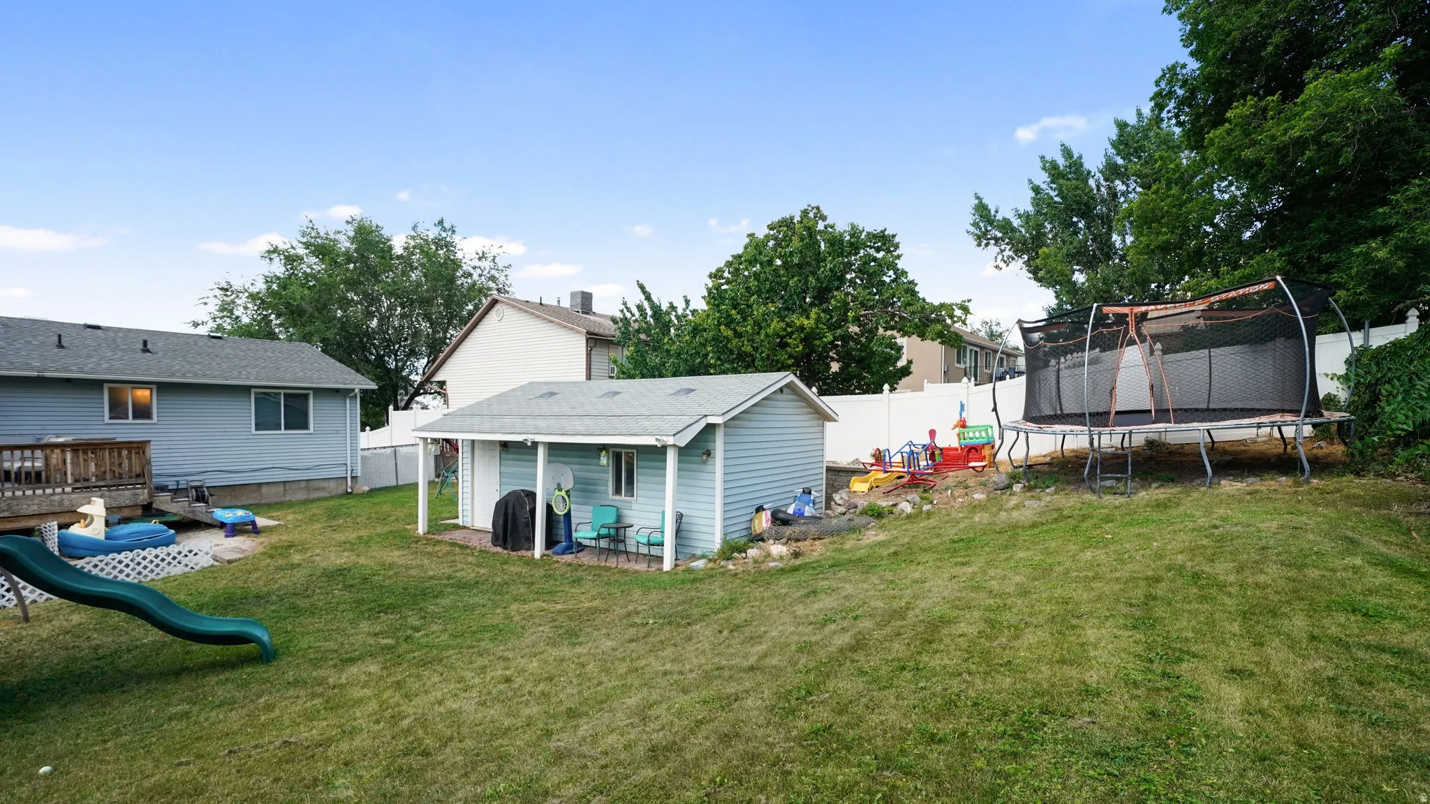Large back yard with separate detached garage/shop