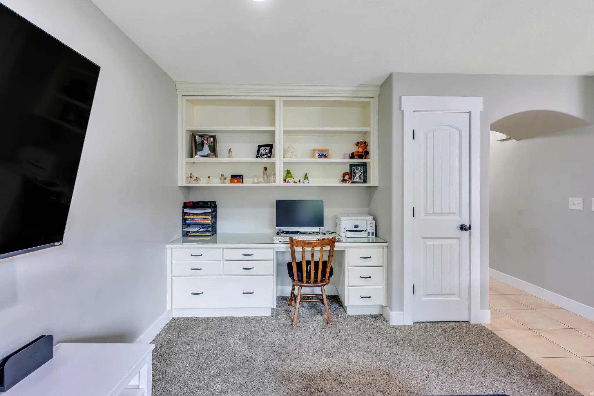 Built-in desk with overhead shelving and lower cabinetry