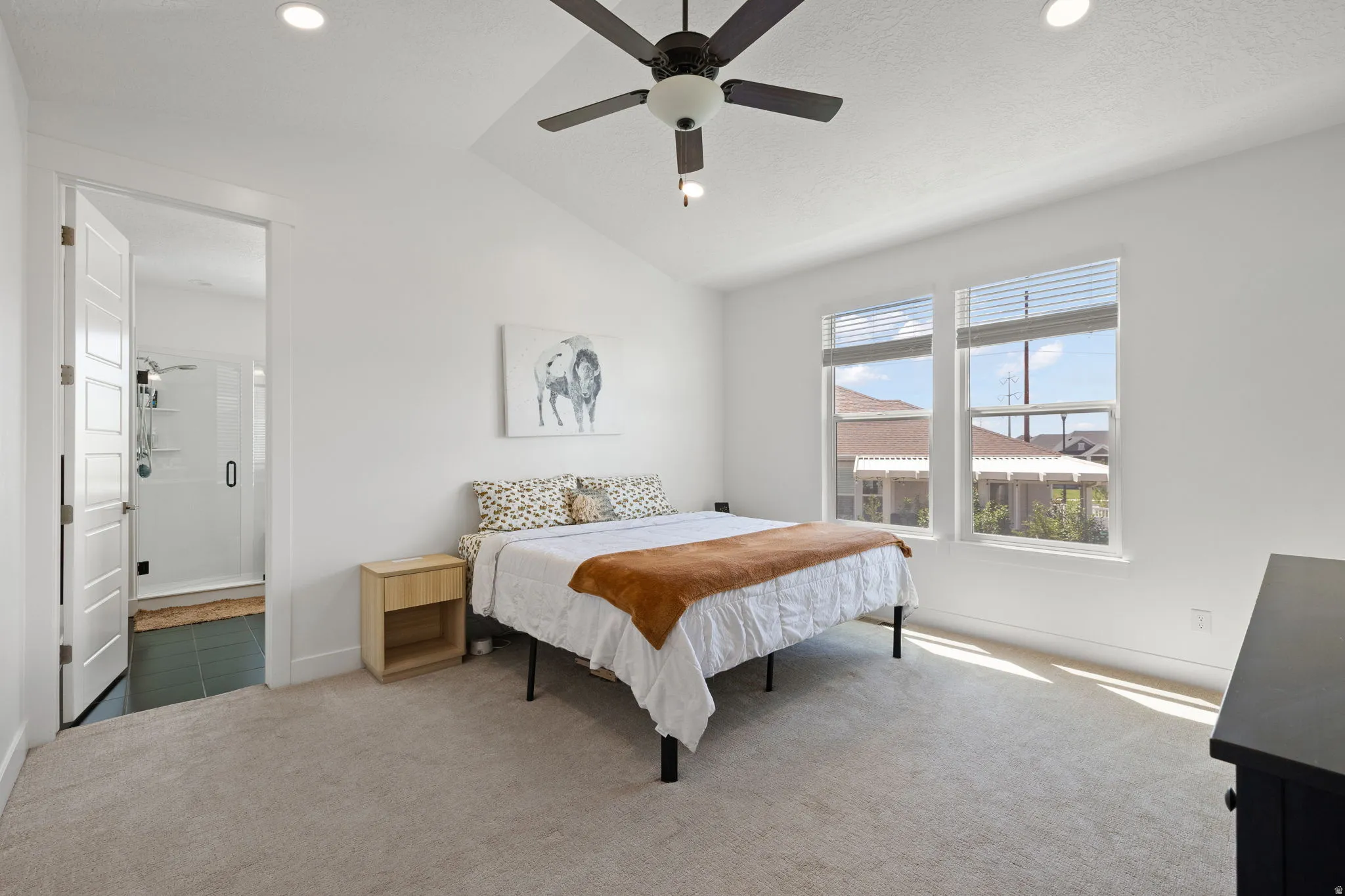 Vaulted ceiling with recessed lighting and a ceiling fan