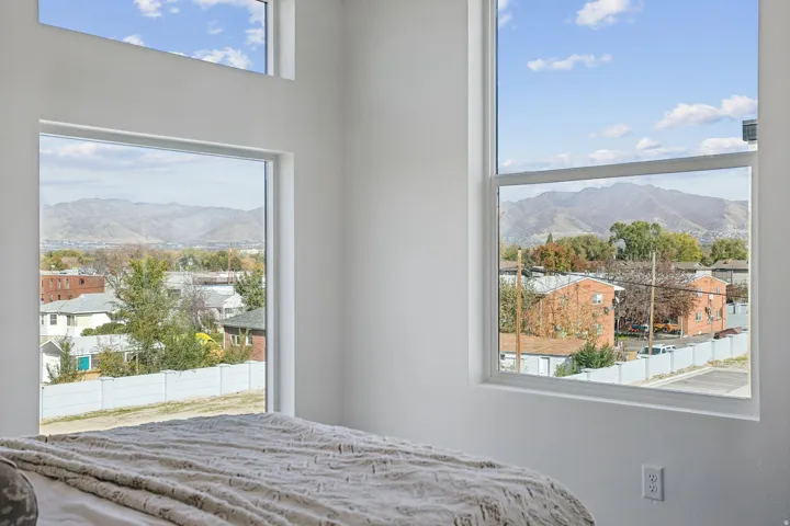 Expansive window arrangement featuring a clerestory window and mountain scenery