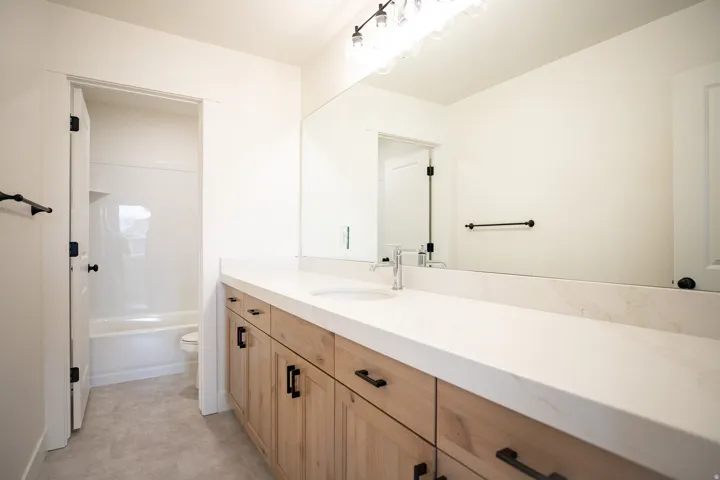 Upstairs full bathroom