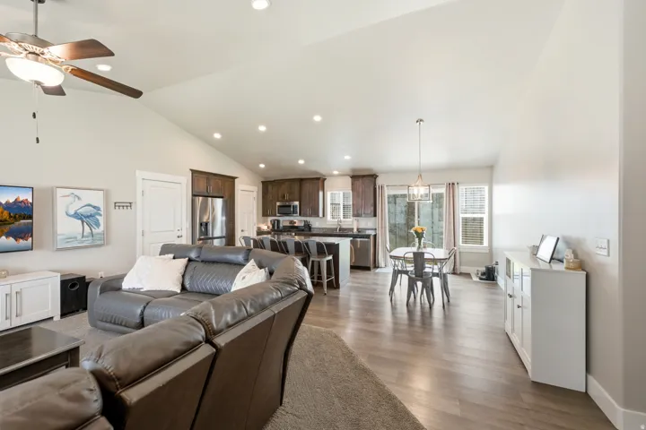 7127 N Hollow Crest Cir, Eagle Mountain, Utah 84005