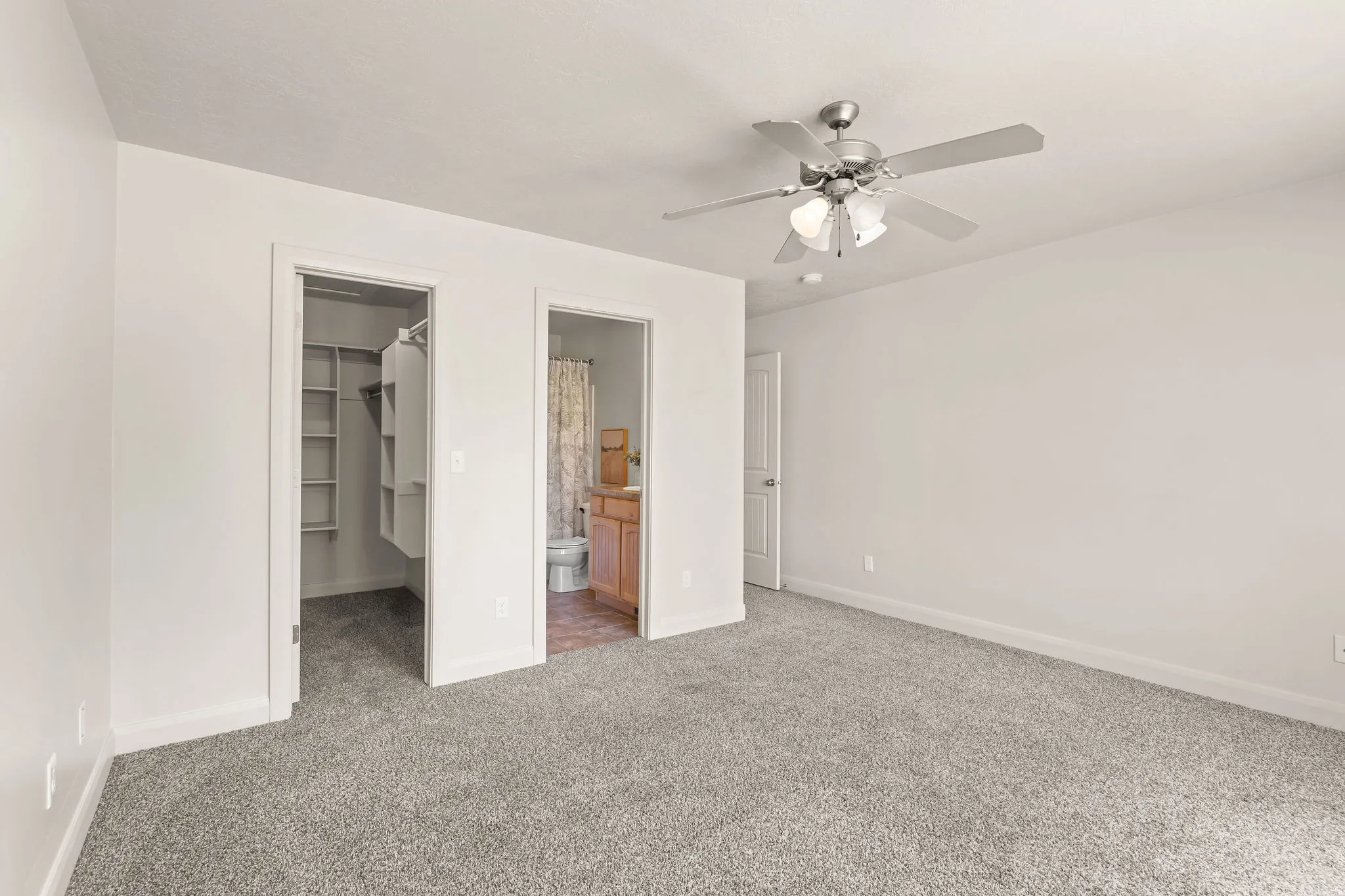 Main Bedroom with private bathroom and walk-in closet