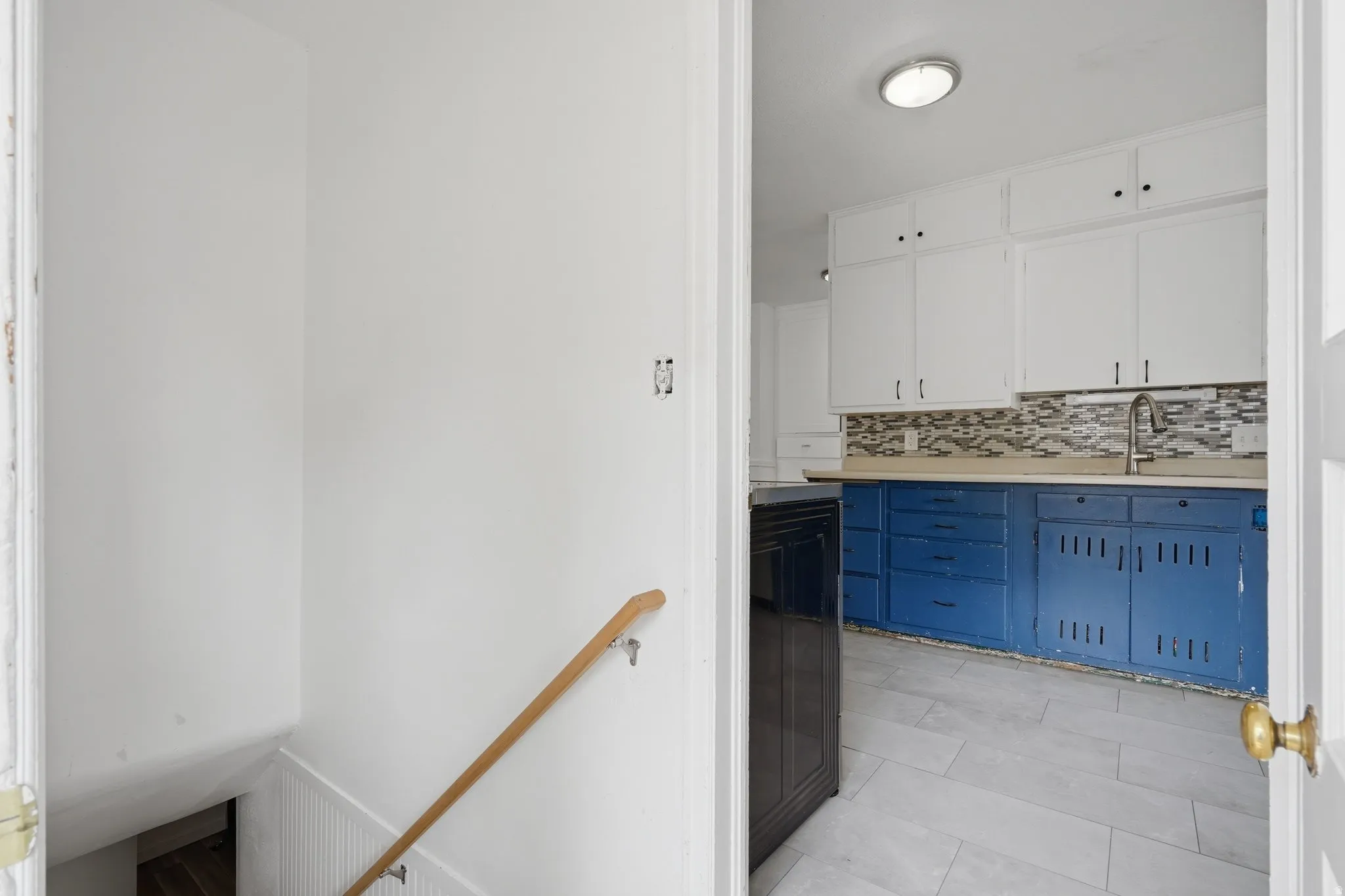 Entrance from exterior to basement Apartment.