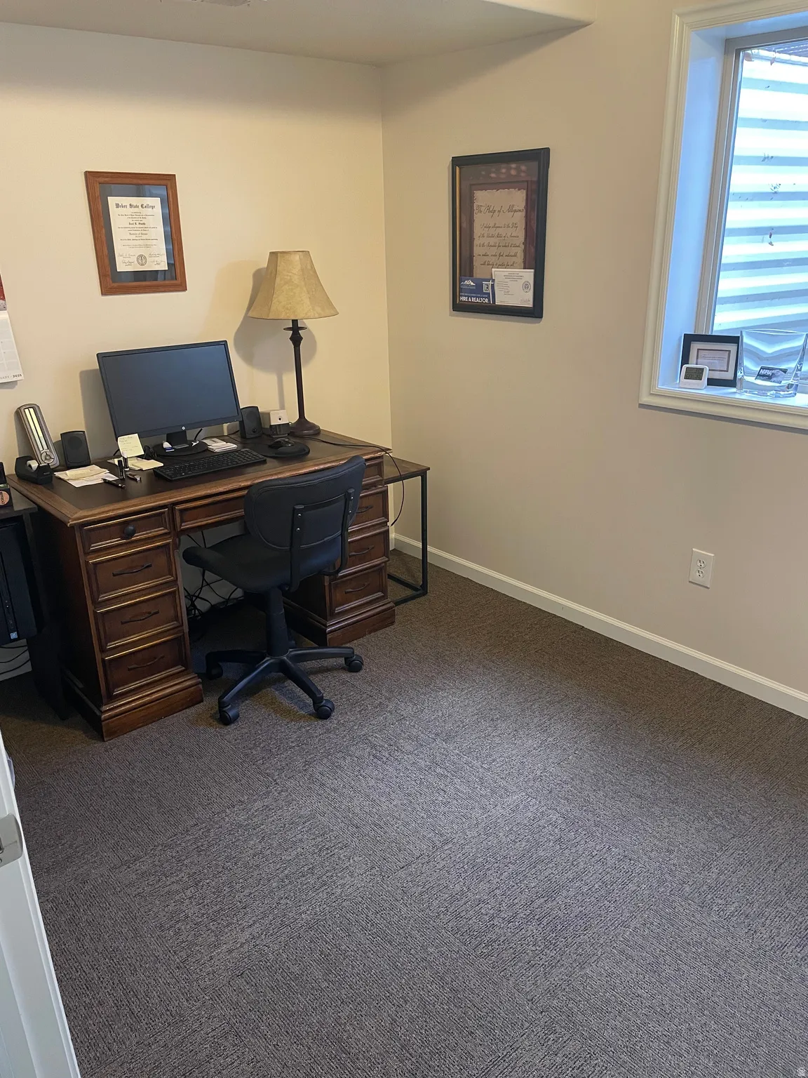 Carpeted room with a built-in window and light-toned walls