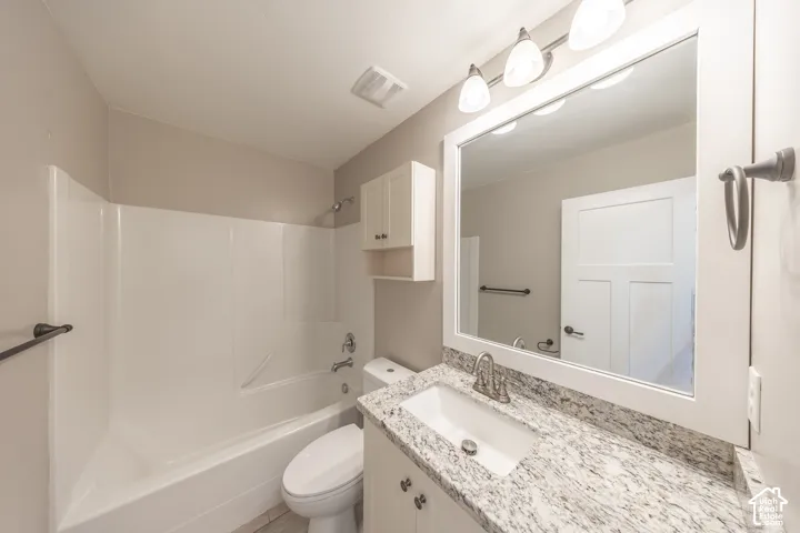 2nd full bathroom is conveniently located just off of the great room.
