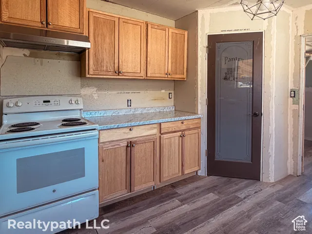180 W 300 S, Mona, Utah 84645