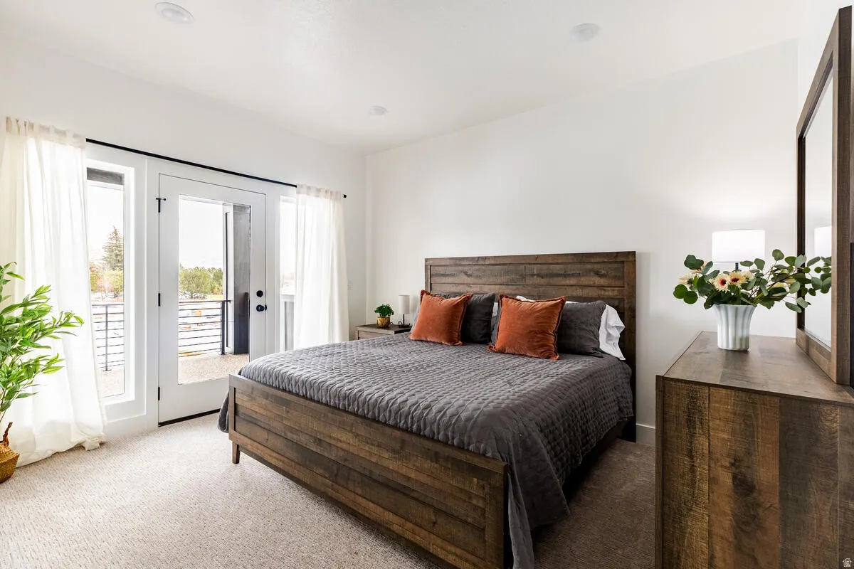 2nd bedroom with King bed.