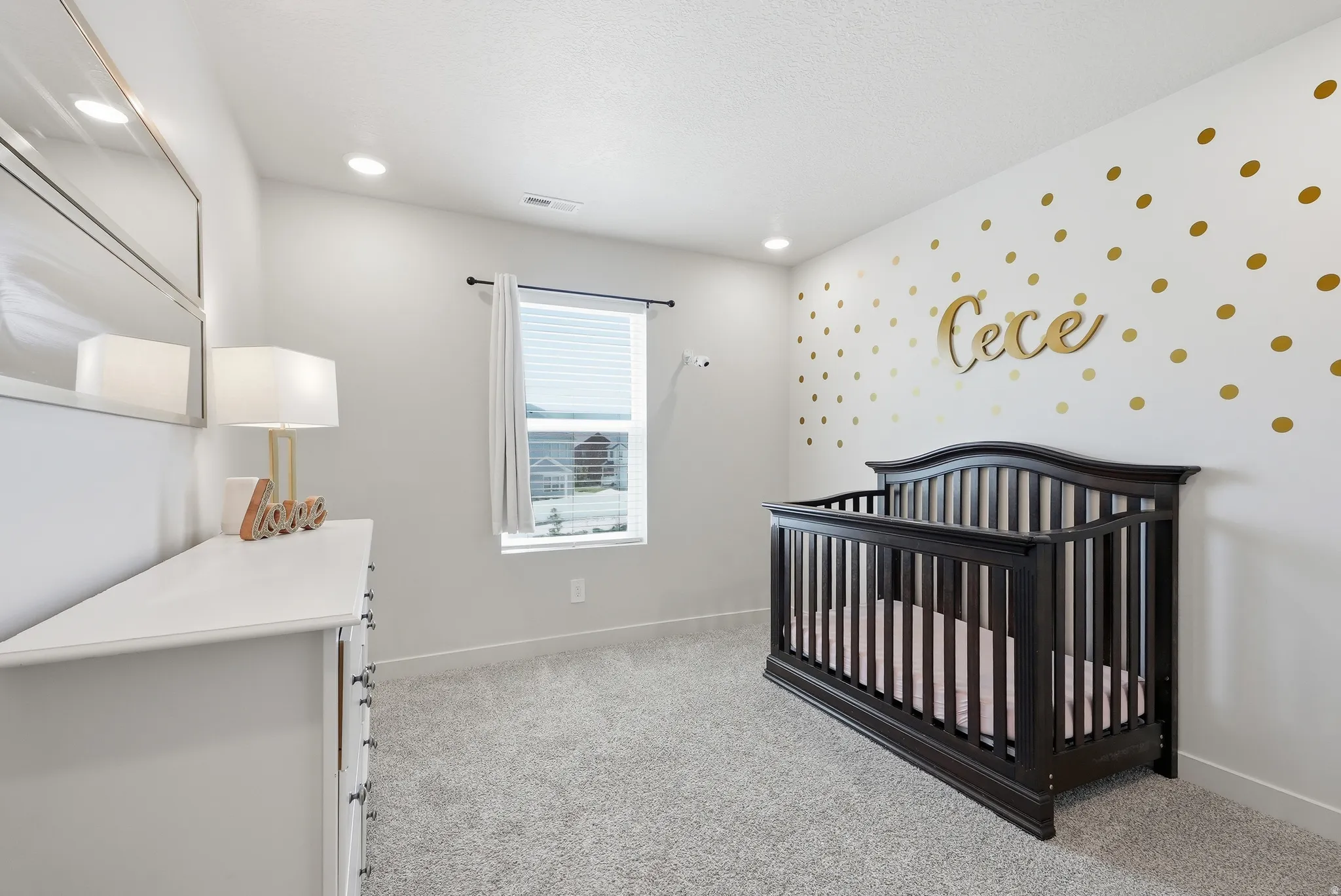 Carpeted interior space featuring recessed lighting, a white painted wall, a window with horizontal blinds, and base molding