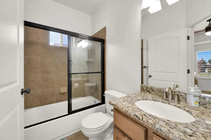 3233 W 1680 N, Clinton, Utah 84015