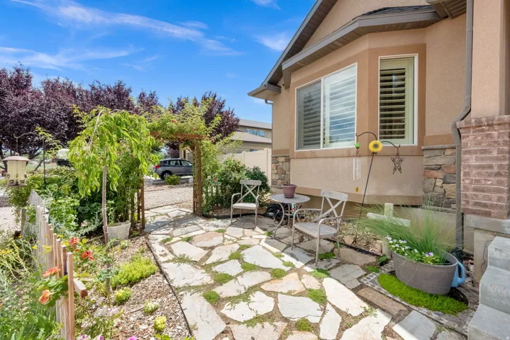 3233 W 1680 N, Clinton, Utah 84015