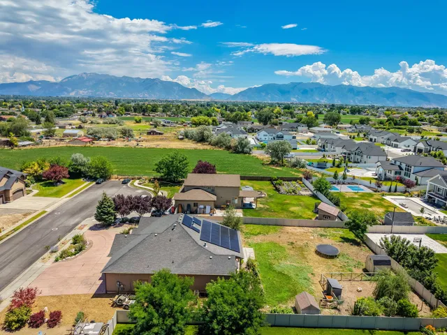 3233 W 1680 N, Clinton, Utah 84015