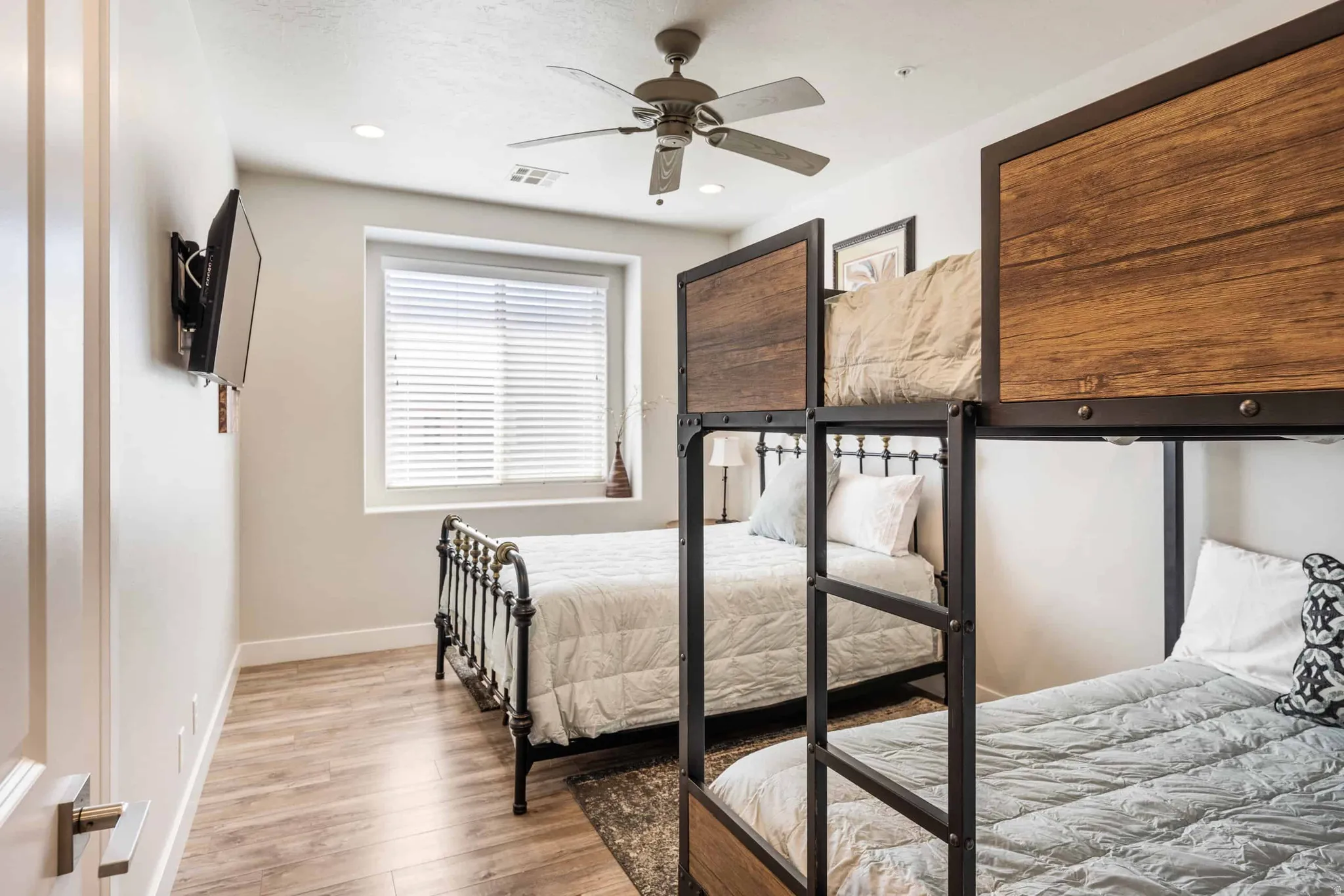 Bedroom featuring wood-finish flooring, a ceiling fan, recessed lighting, and a window with blinds