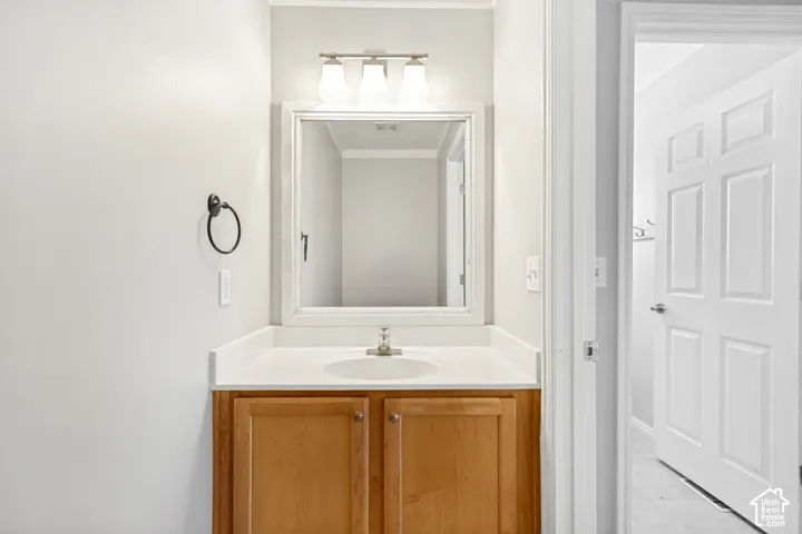 Single vanity with a white countertop and integrated sink basin