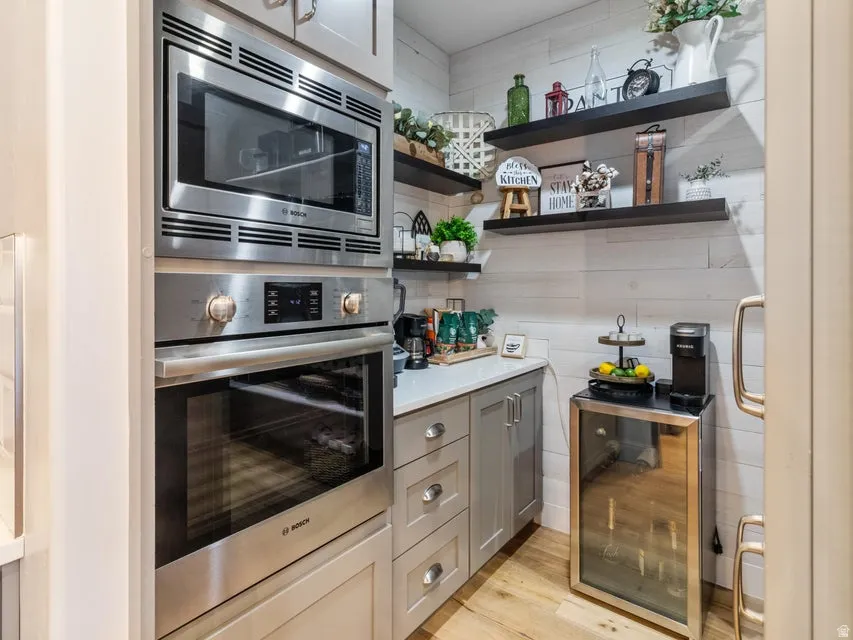 Built-in stainless steel double oven and microwave unit