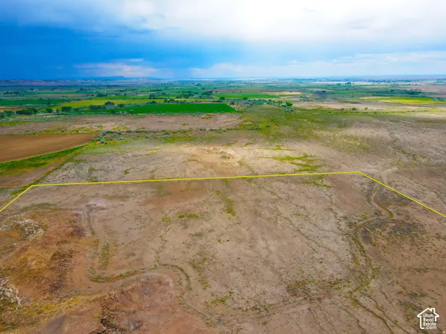 Expansive land parcel outlined with a yellow boundary marker