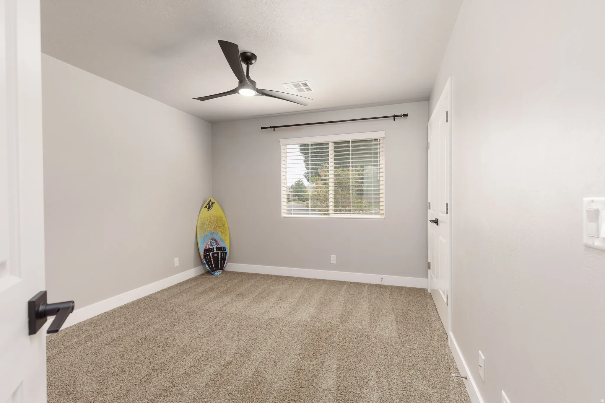 Guest bedroom 2, will fit a queen size bed and dresser