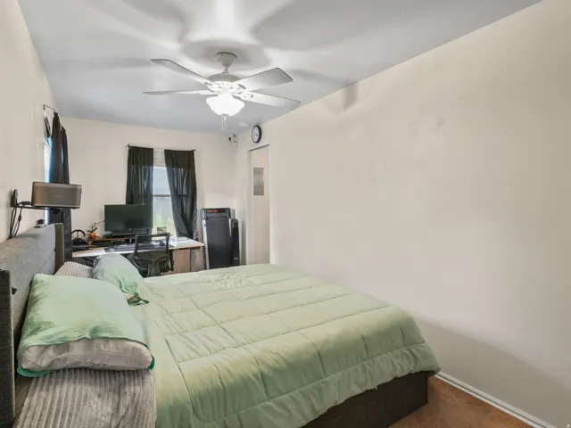 Neutral wall finishes complement the ceiling fan with integrated lighting