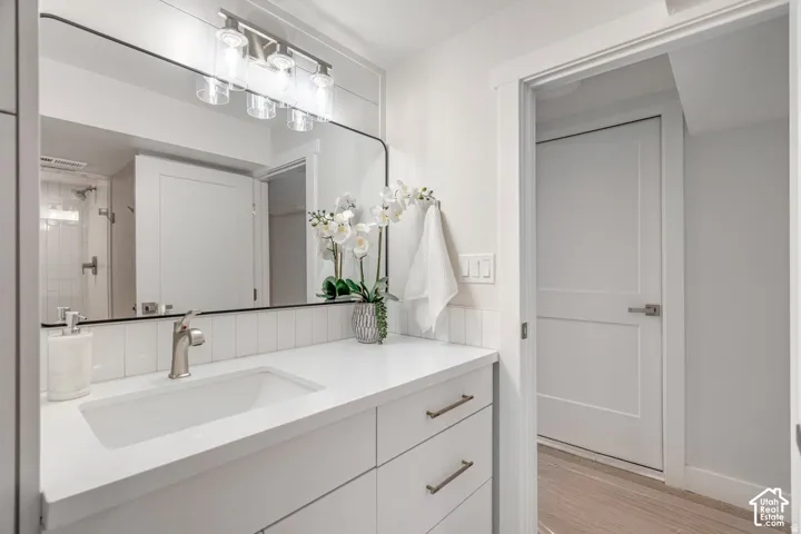 Contemporary bathroom vanity with integrated sink, brushed nickel faucet, and a large wall-mounted mirror